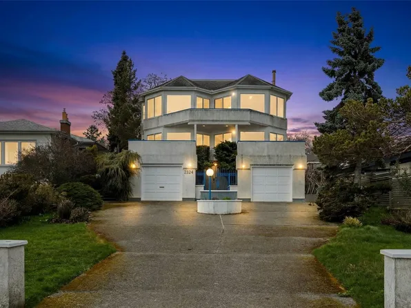2524 Esplanade, Oak Bay, BC V8R 2W3