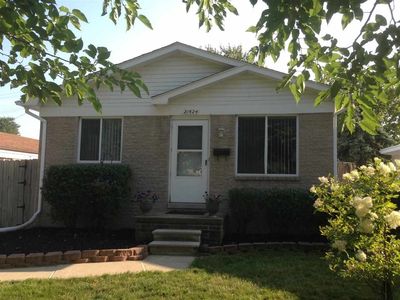 21524 Broadway St, Saint Clair Shores, MI, 48080