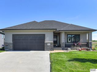 20914 Sandstone Ln, Gretna, NE 68028