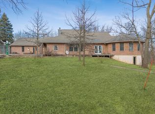 315 N 9th St, Clinton, IA 52732