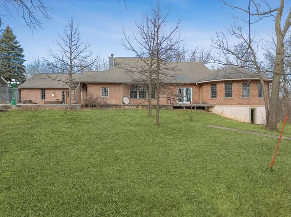 315 N 9th St, Clinton, IA 52732