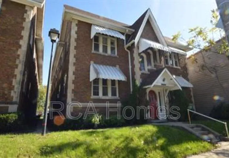 2527 Shelby St #6 — Photo 4