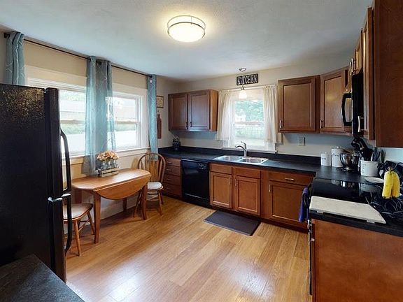 3rd image of 307 N Highland Ave