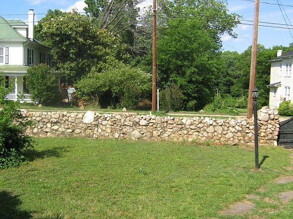 3rd image of 611 Windsor Ave