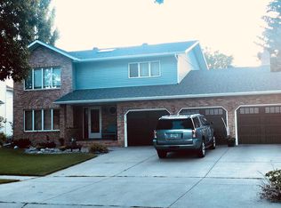 2842 Lilac Ln N, Fargo, ND 58102