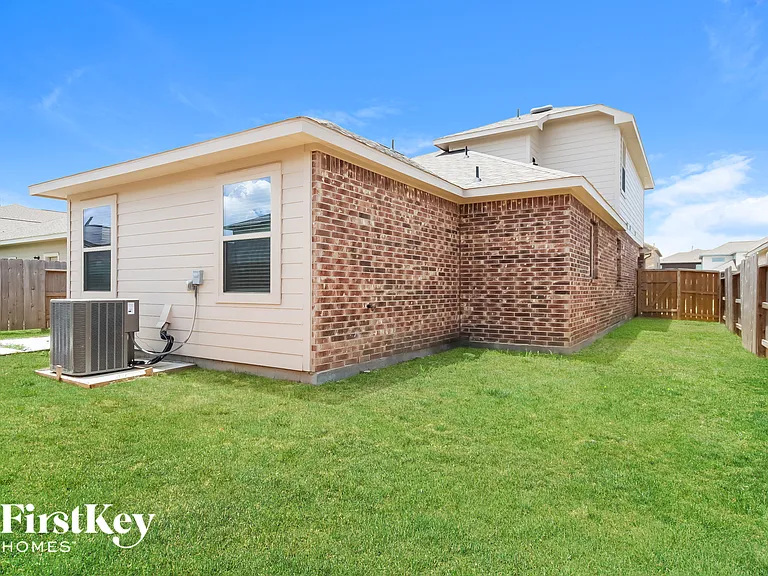 9207 Penfield Dr — Photo 15