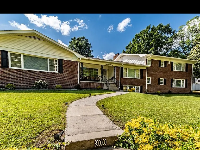 300 Edgedale Dr — Photo 3
