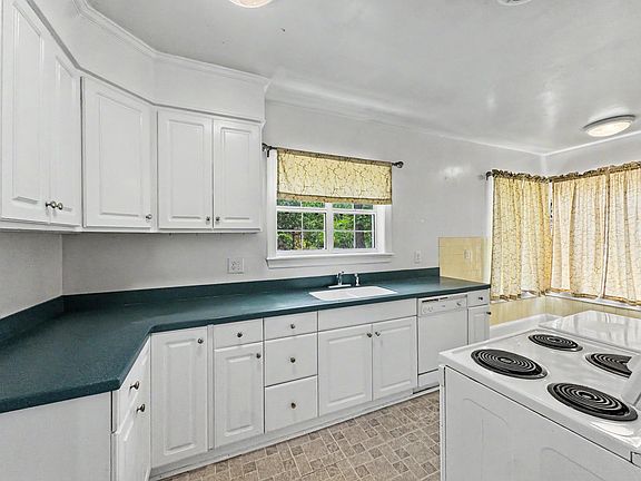 4th image of 305 Geddes Ave