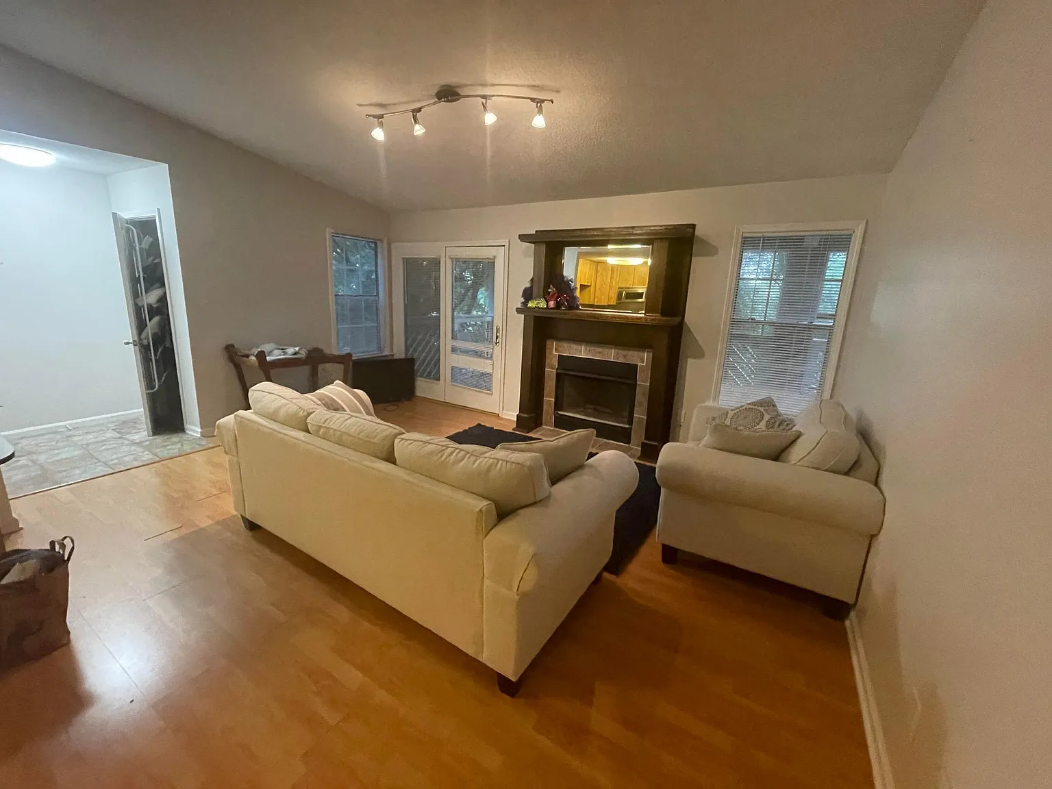 2 bed, 1.5 bath, 960 sqft, $2,100 — Photo 1