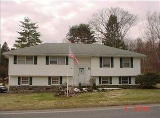 20 Willow Ln, New Windsor, NY 12553