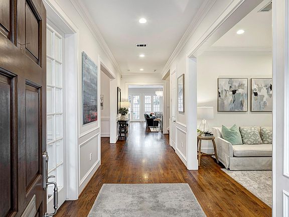 3rd image of 4028 Riley St