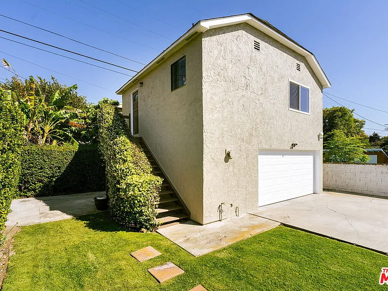 1026 S Windsor Blvd — Photo 51