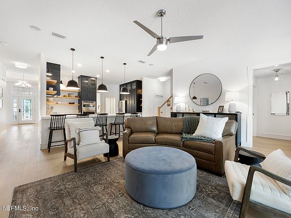 5th image of 13717 HARBOR CREEK Place