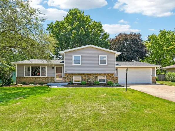 213 E Willow St, Elburn, IL 60119