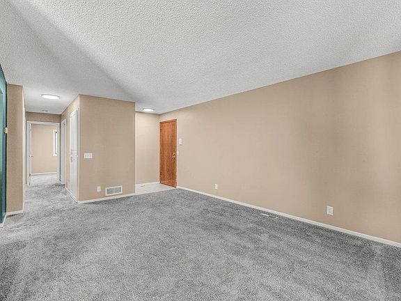 4th image of 5 Crusader Ave E APT C