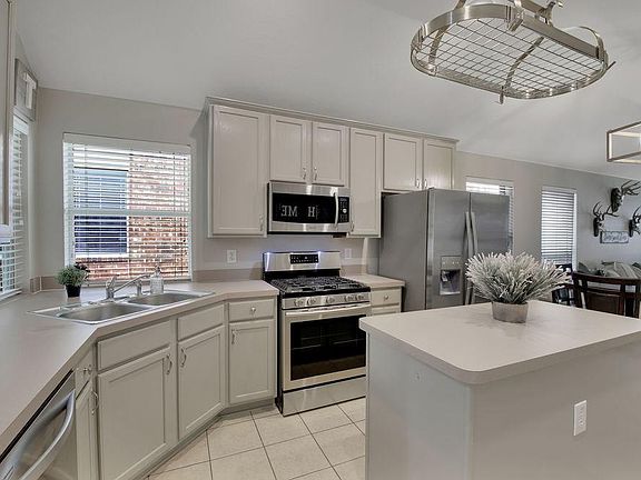 3rd image of 5321 Vestia Dr