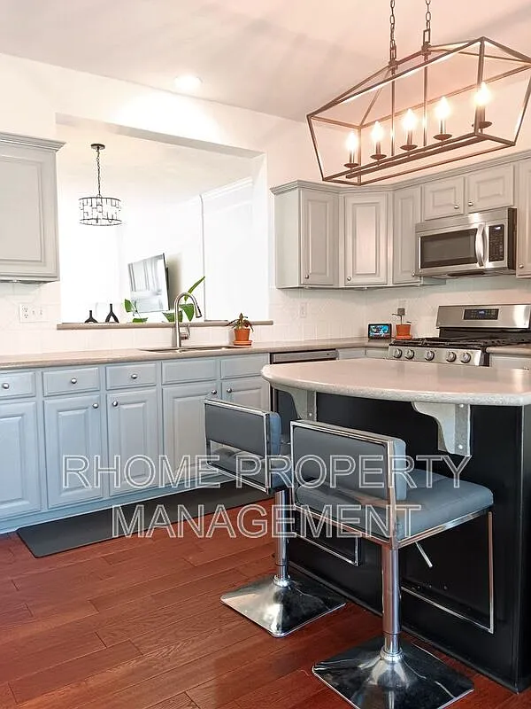 4 bed, 4.0 bath, 2208 sqft, $3,275 — Photo 1