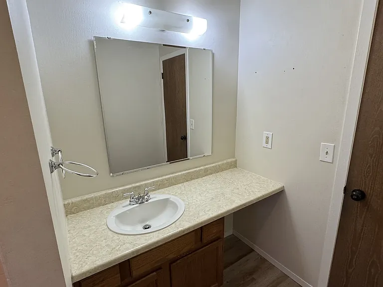 110 N Yellowstone Ave — Photo 15