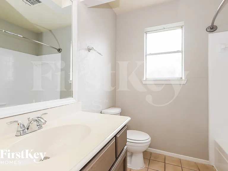 2118 Knollbrook Ln — Photo 17