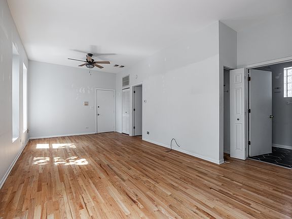 3rd image of 2732 W Chicago Ave #2R