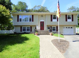 23 Emory Ct, Eatontown, NJ 07724