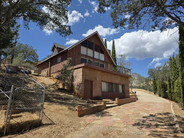 704 Old State Rd, Wofford Heights, CA 93285