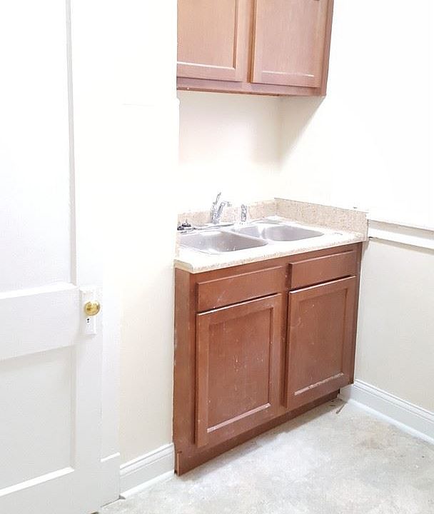 2nd image of 5028 Chippewa St