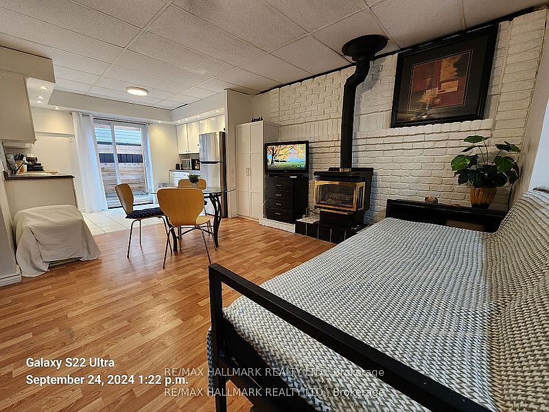 1st image of 1560 River Rd W