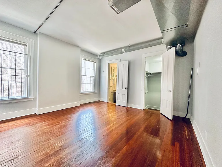 271 Crown St — Photo 14