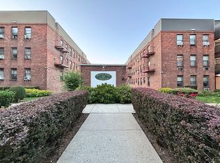215-27 48th Ave APT 1B, Oakland Gardens, NY 11361