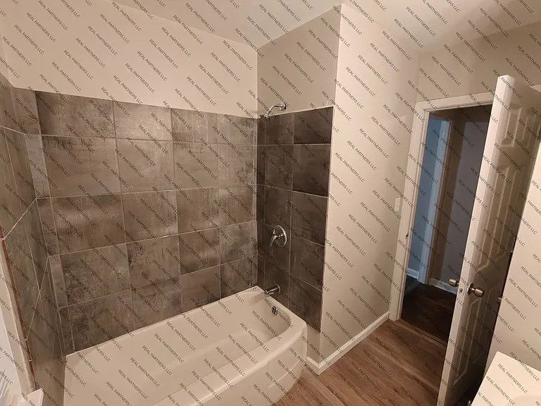 417 W 14th St #4 — Photo 5