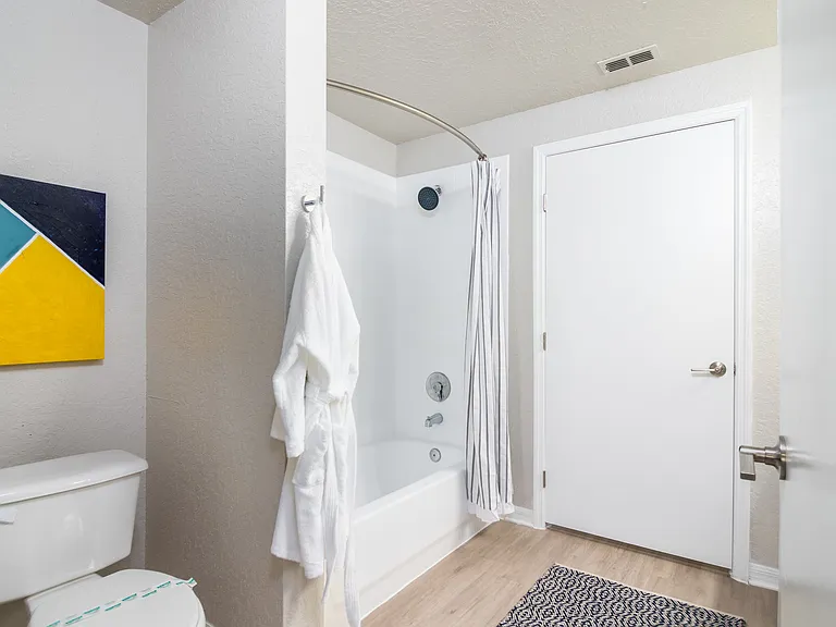 Bathroom with Garden Tub