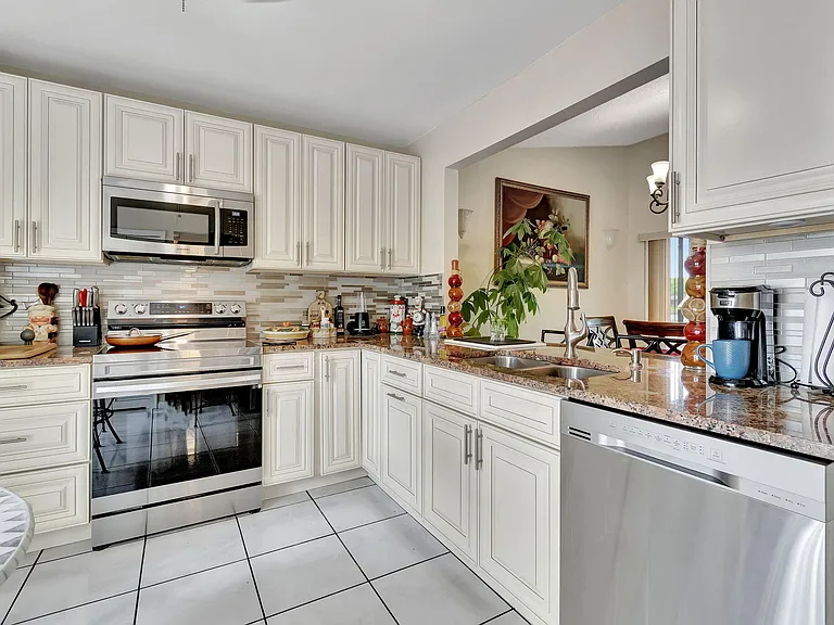 5531 Parkwalk Cir E — Photo 11