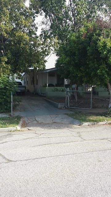 1st image of 940 W 7th St
