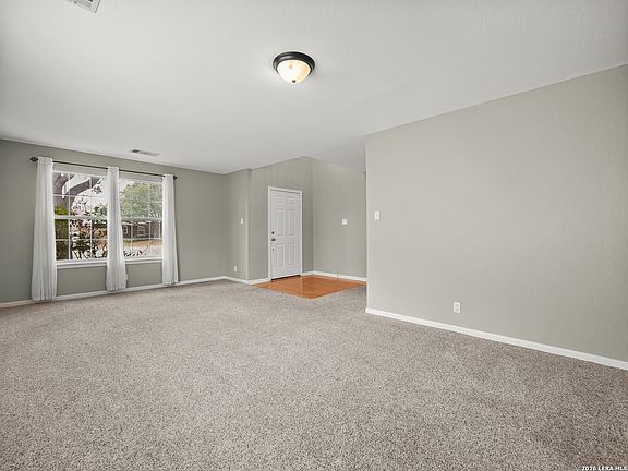 4th image of 264 Tierra Grande