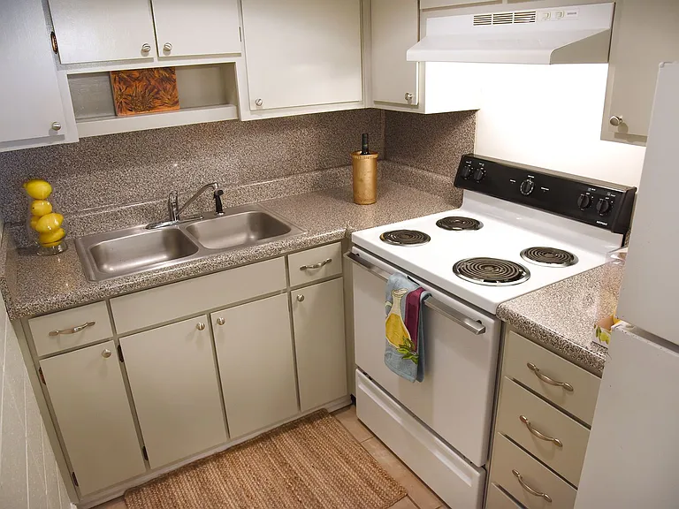 Carousel Village Apartments — Photo 10