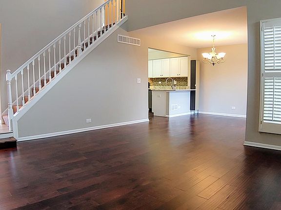 3rd image of 252 Bridlewood Ct