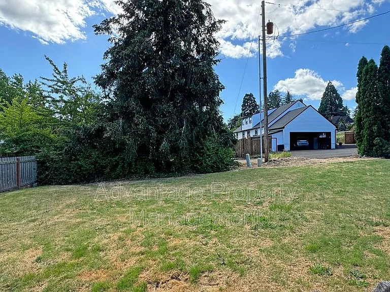4010 SW Western Blvd — Photo 8