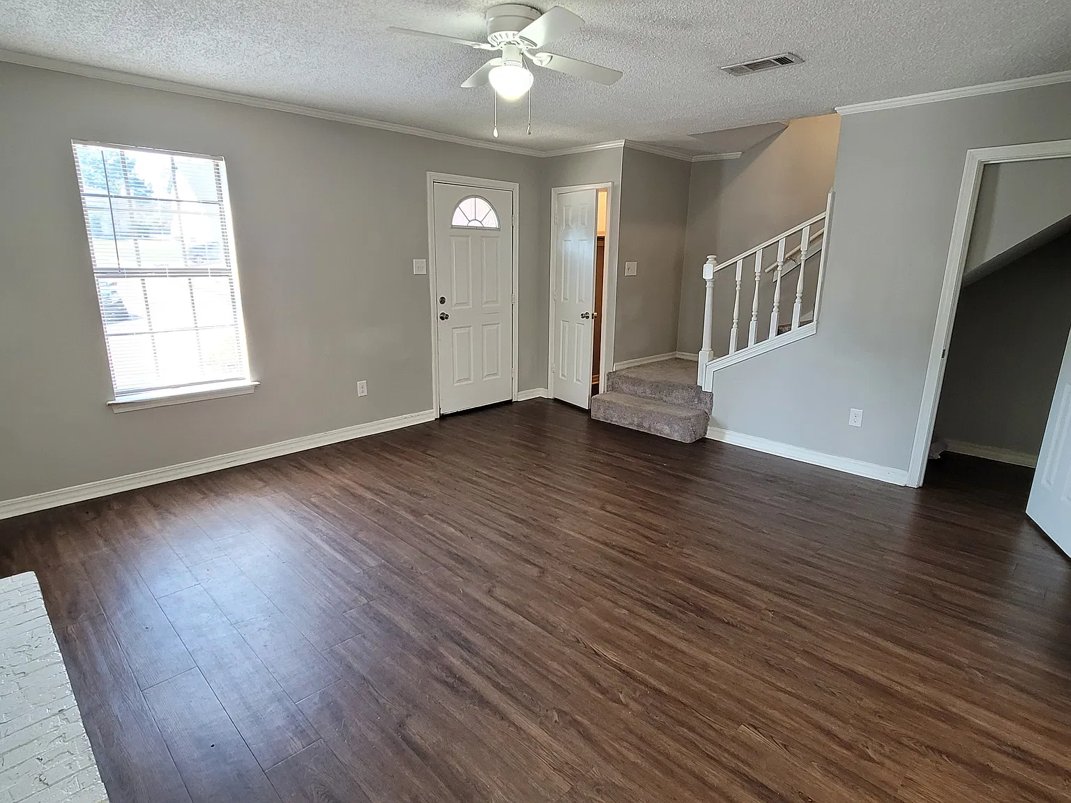 2 bed, 1.5 bath, 1250 sqft, $1,450 — Photo 2