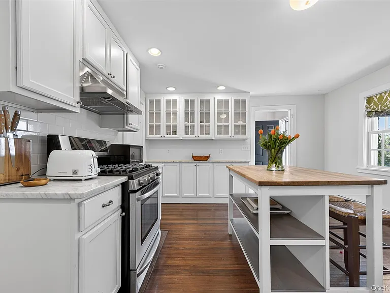 490 Duck Pond Rd — Photo 12