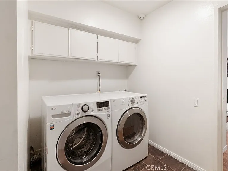 1447 N Kings Rd — Photo 27