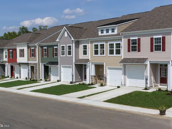 23 Melsonby Dr, Bunker Hill, WV 25413