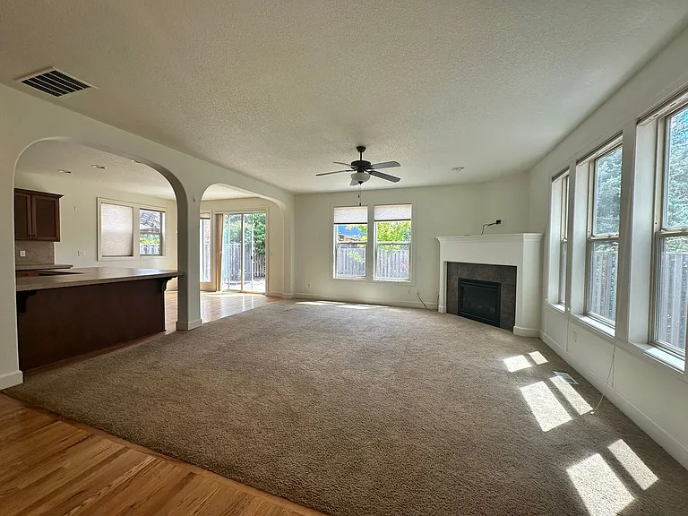 728 SE Bayshore Cir — Photo 3