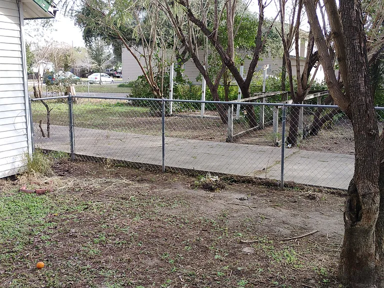 327 W Ella Ave — Photo 3