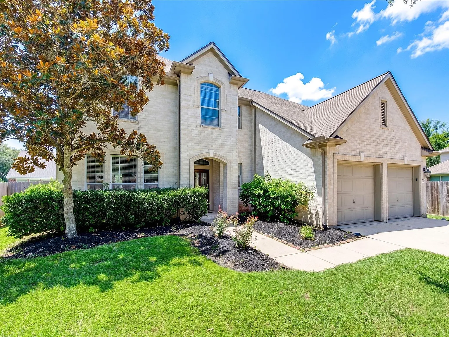 4 bed, 3.5 bath, 2752 sqft, $2,800 — Photo 3