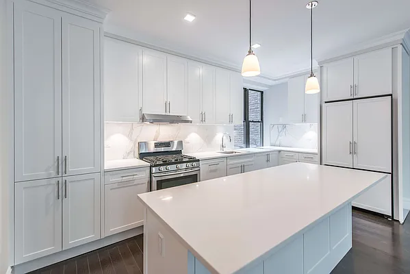 Rented by Thor Equities | media 23