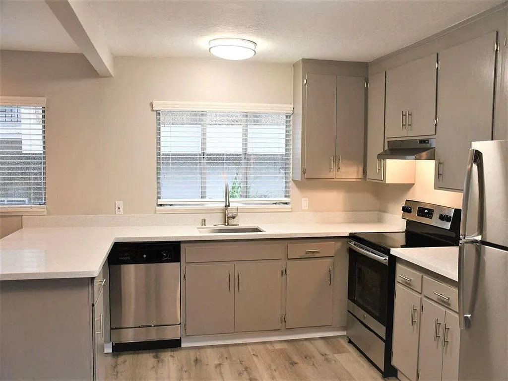 Trailhead Apartments at Tam Junction — Photo 1