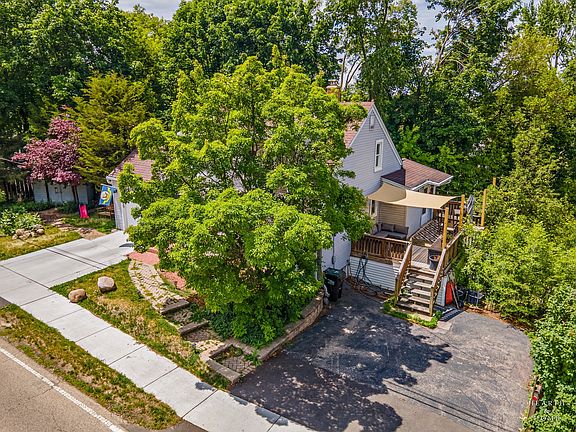 3rd image of 614 Algonquin Rd