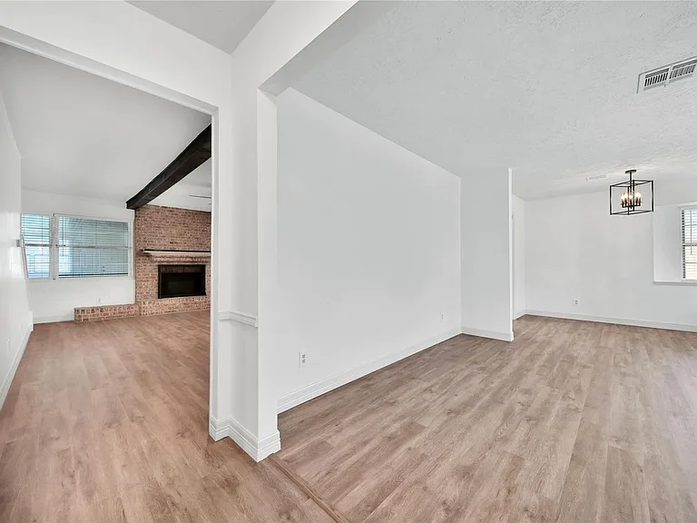 9411 Roos Rd — Photo 11