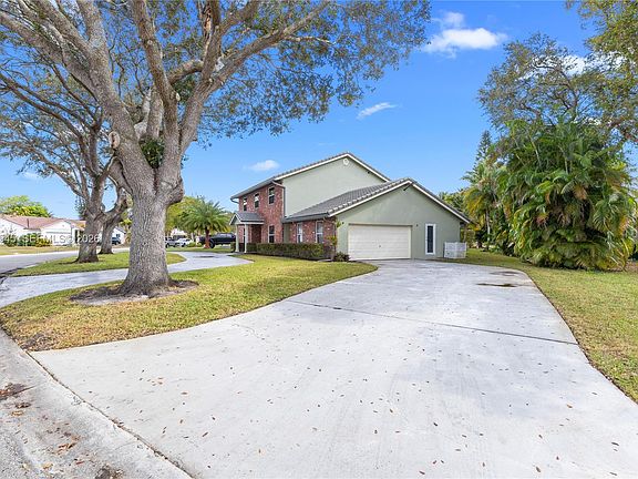 4th image of 11069 Glenwood Dr